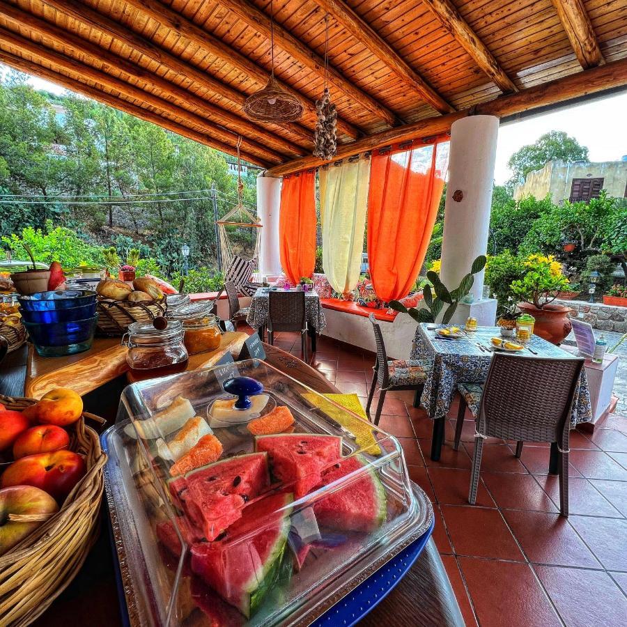 Lauricella Bed And Breakfast Lipari  Buitenkant foto